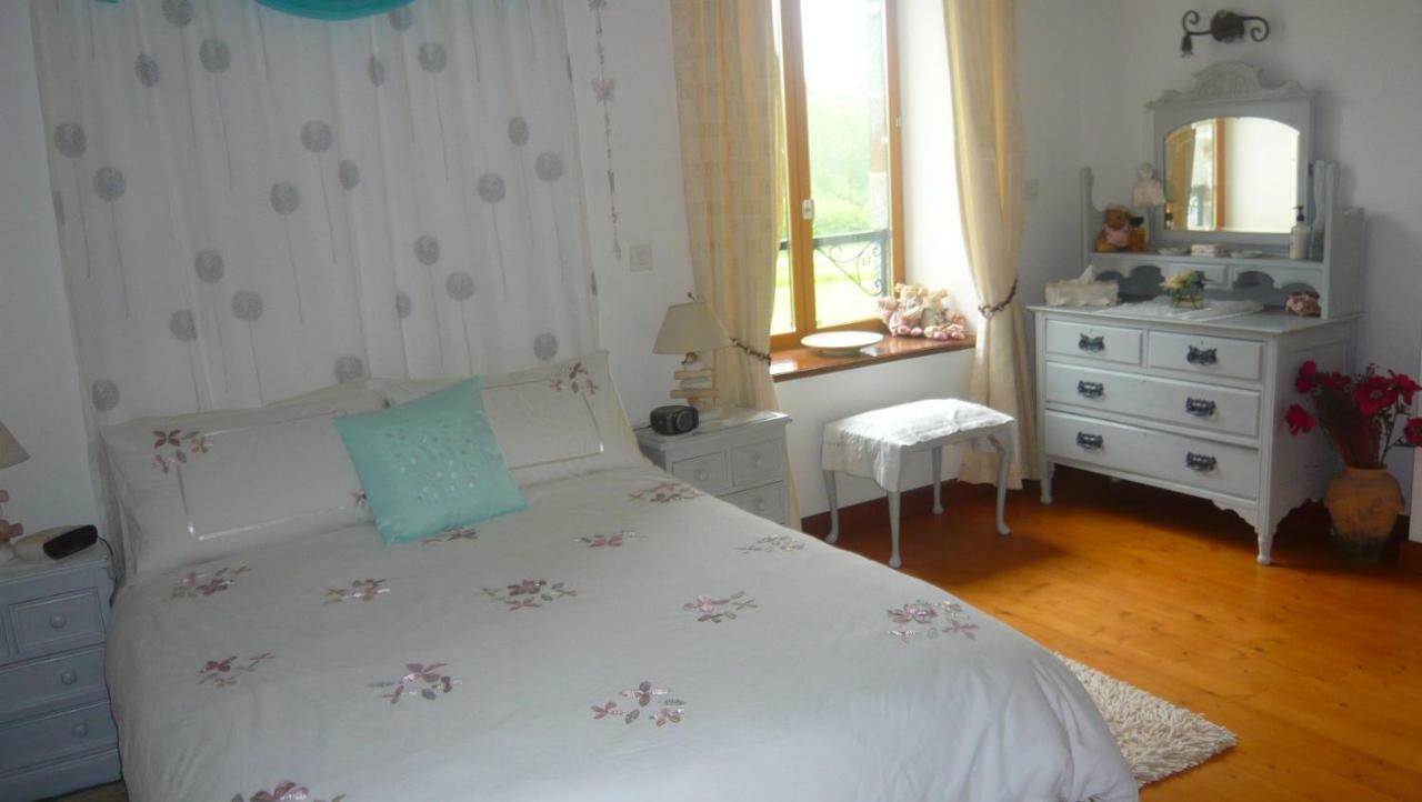 Le Rocher B&B Yvrandes Exteriör bild