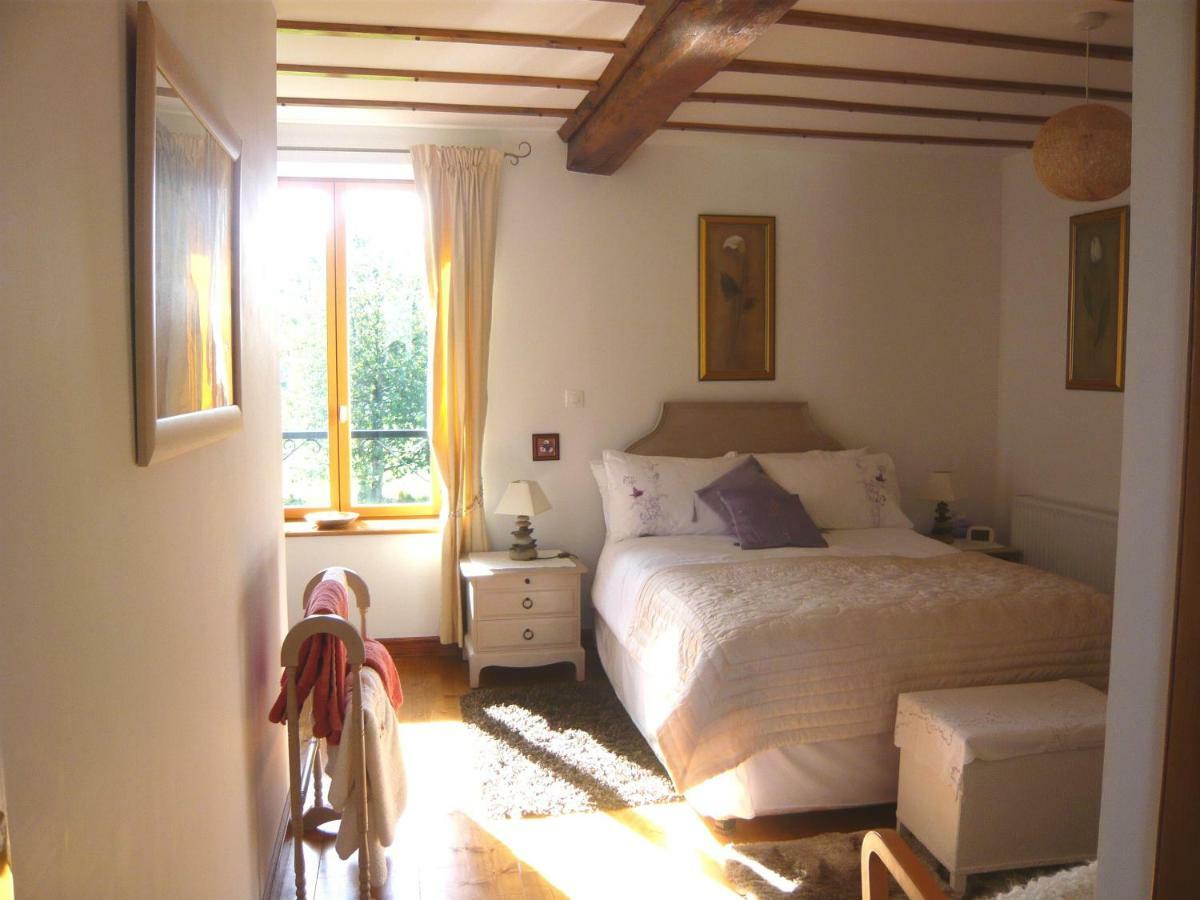 Le Rocher B&B Yvrandes Exteriör bild