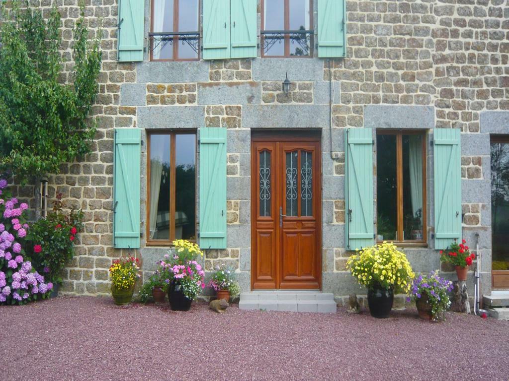 Le Rocher B&B Yvrandes Exteriör bild