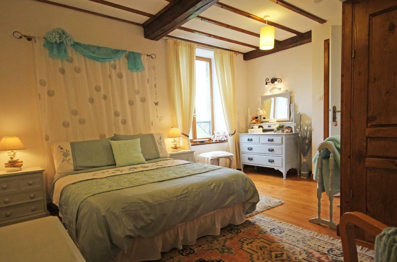 Le Rocher B&B Yvrandes Exteriör bild